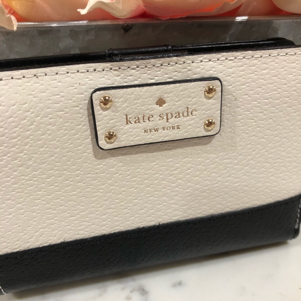 Kate Spade wallet - Picture 2 of 8